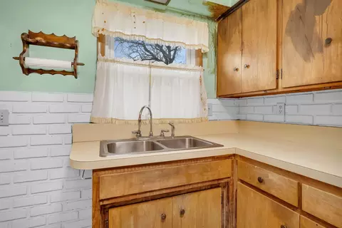 Kitchen - 85 N Forrest Dr, Mazon, IL 60444 photo 3 of 5