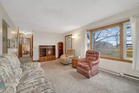 Living - 85 N Forrest Dr, Mazon, IL 60444 photo 2 of 2