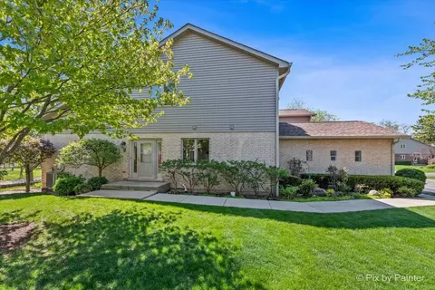 2115 N Juniper Ln, Arlington Heights, IL 60004