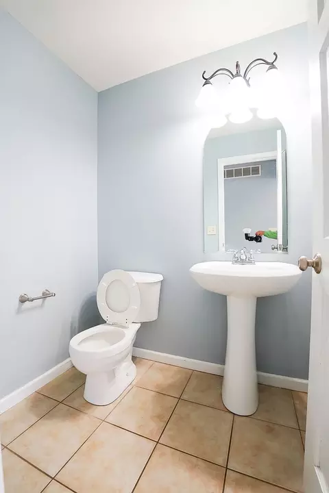 Bath - 3089 Blue Heron Rd, Normal, IL 61761 photo 1 of 10