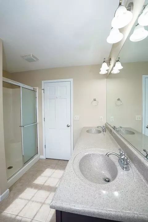 Bath - 3089 Blue Heron Rd, Normal, IL 61761 photo 7 of 10