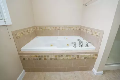 Bath - 3089 Blue Heron Rd, Normal, IL 61761 photo 8 of 10
