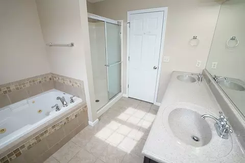 Bath - 3089 Blue Heron Rd, Normal, IL 61761 photo 6 of 10