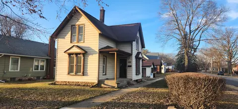 411 Dixon Ave, Rock Falls, IL 61071