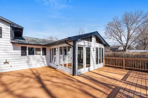 Exterior - 413 Schuett St, Algonquin, IL 60102 photo 10 of 12