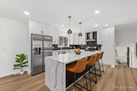 Kitchen - 413 Schuett St, Algonquin, IL 60102 photo 4 of 4