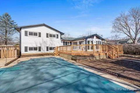 Exterior - 413 Schuett St, Algonquin, IL 60102 photo 7 of 12