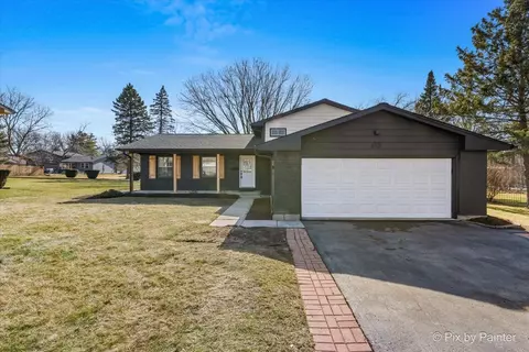 413 Schuett St, Algonquin, IL 60102