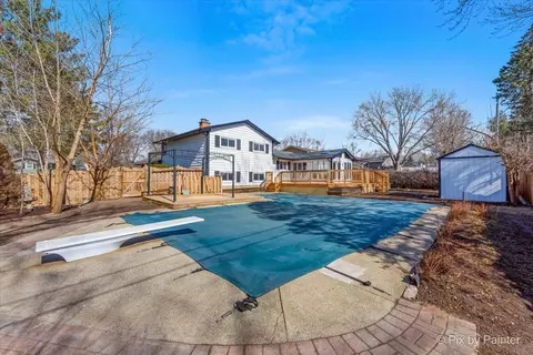 Exterior - 413 Schuett St, Algonquin, IL 60102 photo 3 of 12