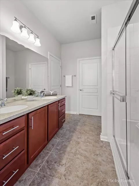 Bath - 2745 Beacon Point Cir, Elgin, IL 60124 photo 2 of 3