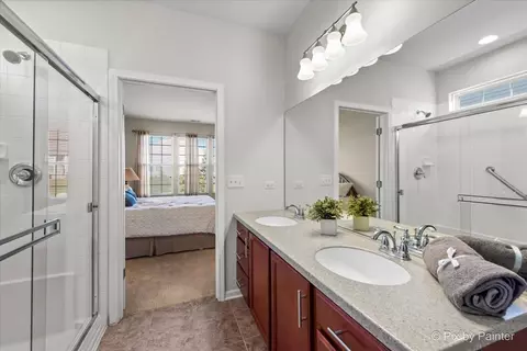 Bath - 2745 Beacon Point Cir, Elgin, IL 60124 photo 1 of 3