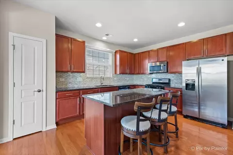 Kitchen - 2745 Beacon Point Cir, Elgin, IL 60124 photo 2 of 4