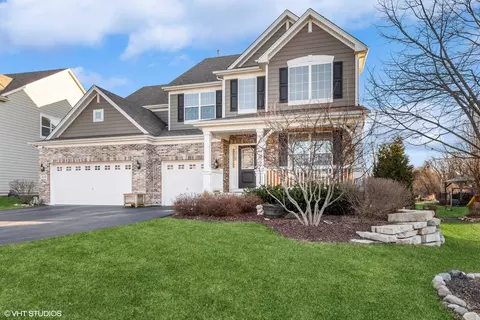 4045 Conifer Dr, Elgin, IL 60124