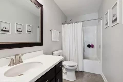 Bath - 4045 Conifer Dr, Elgin, IL 60124 photo 5 of 5