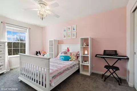 Bedroom - 4045 Conifer Dr, Elgin, IL 60124 photo 3 of 5
