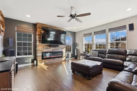 Living - 4045 Conifer Dr, Elgin, IL 60124 photo 3 of 5
