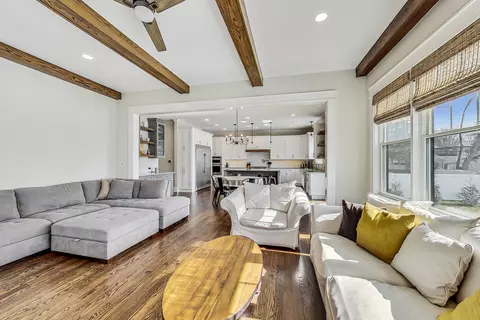 Living - 651 E Prairie Ave, Des Plaines, IL 60016 photo 2 of 3