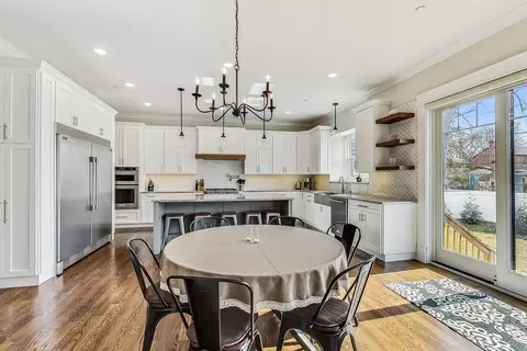 Kitchen - 651 E Prairie Ave, Des Plaines, IL 60016 photo 5 of 5