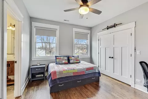 Bedroom - 651 E Prairie Ave, Des Plaines, IL 60016 photo 5 of 10