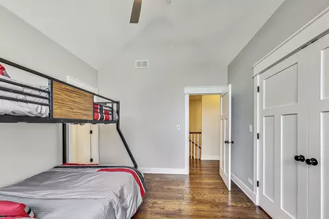 Bedroom - 651 E Prairie Ave, Des Plaines, IL 60016 photo 9 of 10