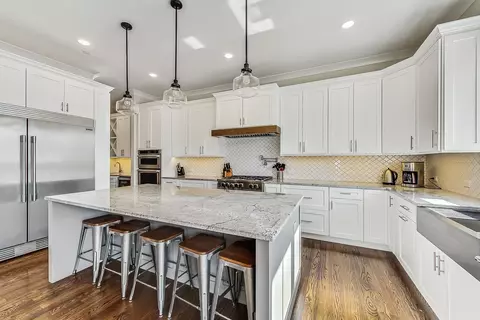 Kitchen - 651 E Prairie Ave, Des Plaines, IL 60016 photo 1 of 5