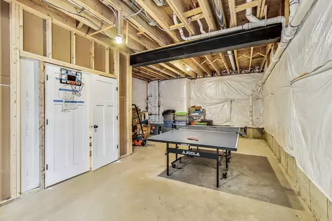 Exterior - 651 E Prairie Ave, Des Plaines, IL 60016 photo 4 of 10