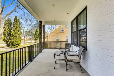 Exterior - 651 E Prairie Ave, Des Plaines, IL 60016 photo 3 of 10