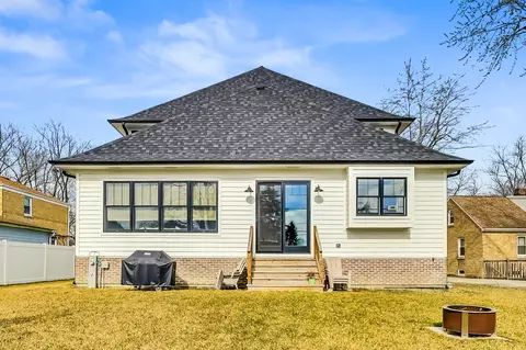 Exterior - 651 E Prairie Ave, Des Plaines, IL 60016 photo 5 of 10