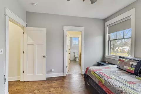 Bedroom - 651 E Prairie Ave, Des Plaines, IL 60016 photo 6 of 10