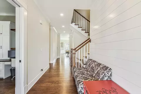 Entry Way - 651 E Prairie Ave, Des Plaines, IL 60016 photo 1 of 2