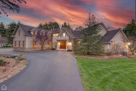 4 Middlebury Rd, Barrington, IL 60010