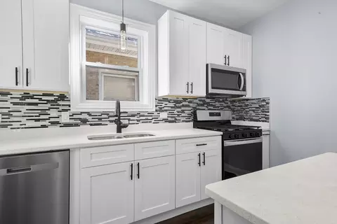 Kitchen - 6918 S Artesian Ave, Chicago, IL 60629 photo 2 of 4