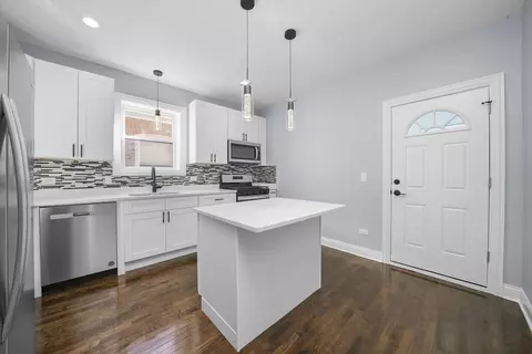 Kitchen - 6918 S Artesian Ave, Chicago, IL 60629 photo 1 of 4