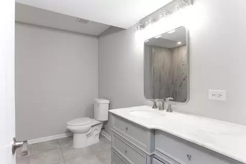 Bath - 14930 Albany Ave, Markham, IL 60428 photo 3 of 4