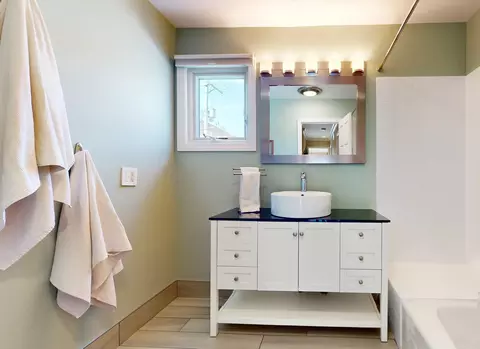 Bath - 804 S Morgan St, Chicago, IL 60607 photo 2 of 3