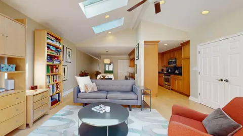 Living - 804 S Morgan St, Chicago, IL 60607 photo 4 of 4