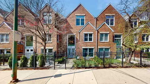 Exterior - 804 S Morgan St, Chicago, IL 60607 photo 5 of 6