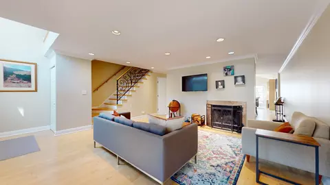 Living - 804 S Morgan St, Chicago, IL 60607 photo 2 of 4