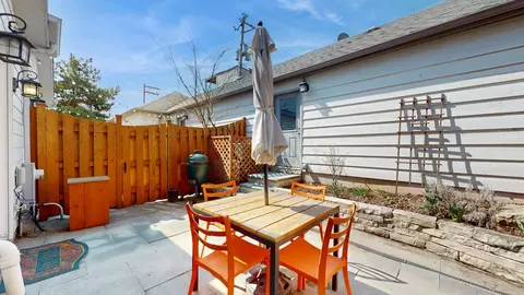 Exterior - 804 S Morgan St, Chicago, IL 60607 photo 2 of 6