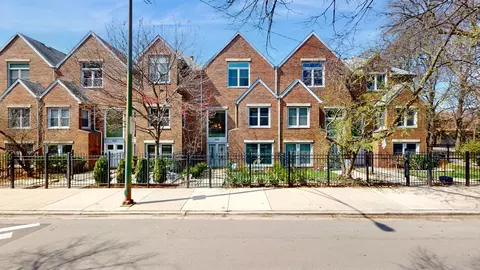 Exterior - 804 S Morgan St, Chicago, IL 60607 photo 6 of 6