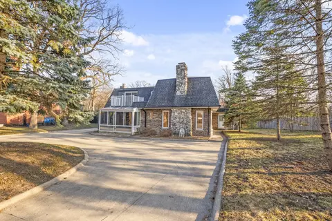 728 Vinewood Ave, Willow Springs, IL 60480