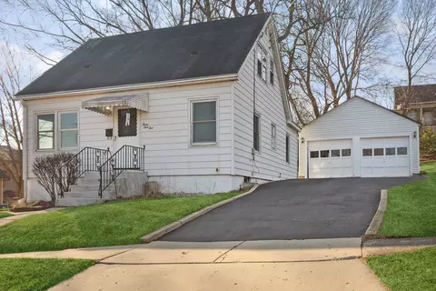 315 Geneva St, West Dundee, IL 60118