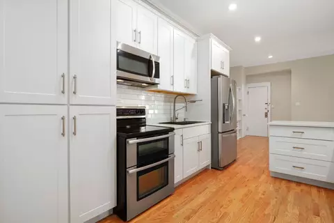 Kitchen - 20 E Goethe St #403, Chicago, IL 60610 photo 2 of 4