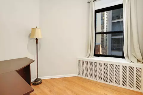 Bedroom - 20 E Goethe St #403, Chicago, IL 60610 photo 2 of 2