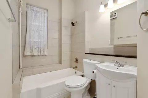 Bath - 20 E Goethe St #403, Chicago, IL 60610 photo 1 of 1