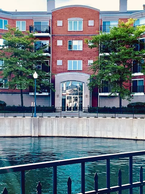 451 Town Place Cir #211, Buffalo Grove, IL 60089