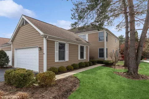 4 New Castle Ln, Lincolnshire, IL 60069