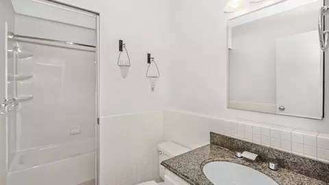 Bath - 40 E 9th St #602, Chicago, IL 60605 photo 1 of 1