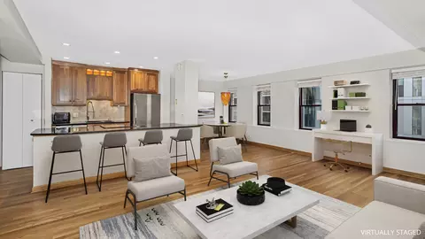 Living - 40 E 9th St #602, Chicago, IL 60605 photo 3 of 5