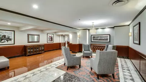 Living - 40 E 9th St #602, Chicago, IL 60605 photo 1 of 5